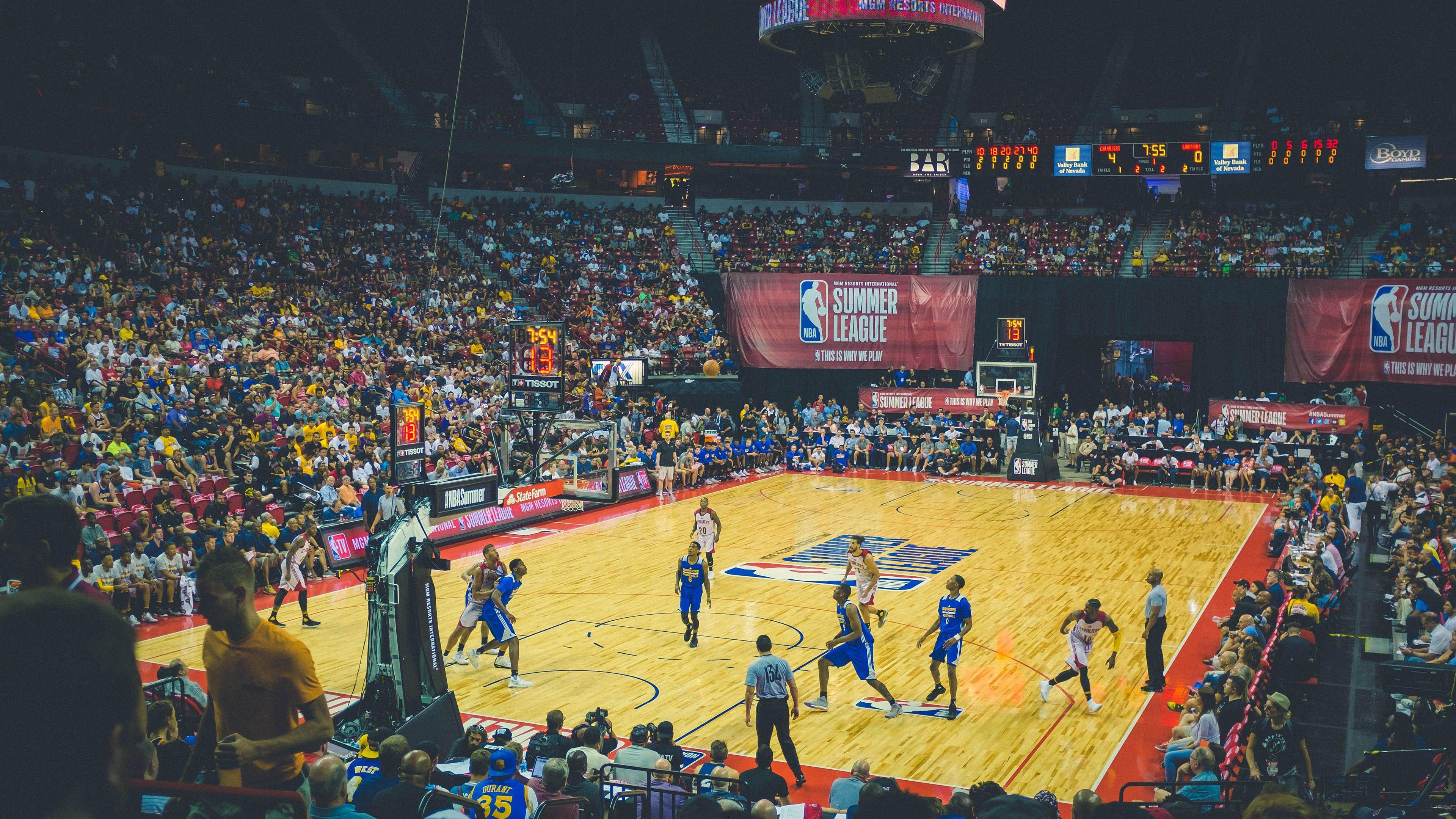 小球时代前的钢铁防线，重温泰肖恩·普林斯如何用激情定义防守艺术